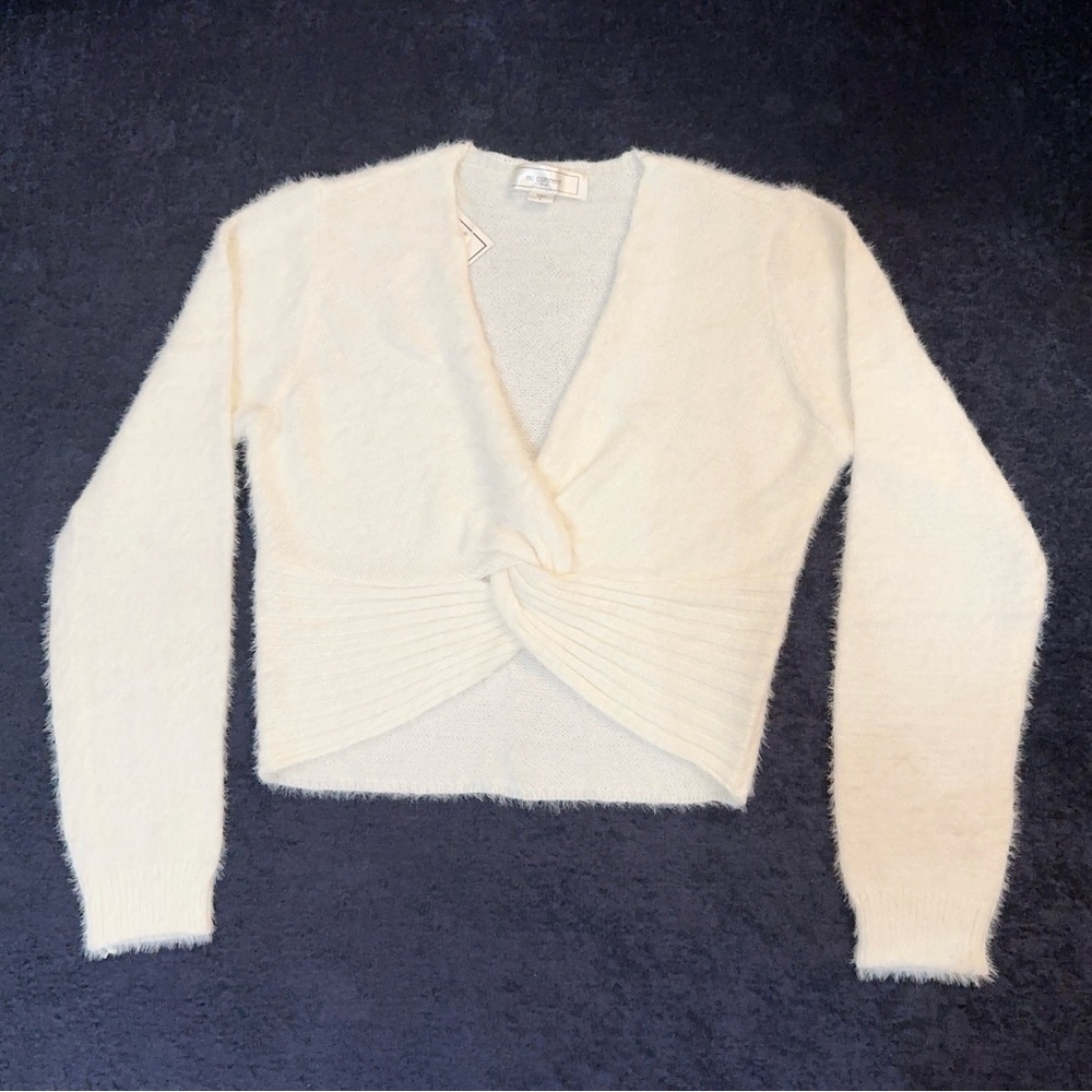 Chic Cream V-Neck Sweater